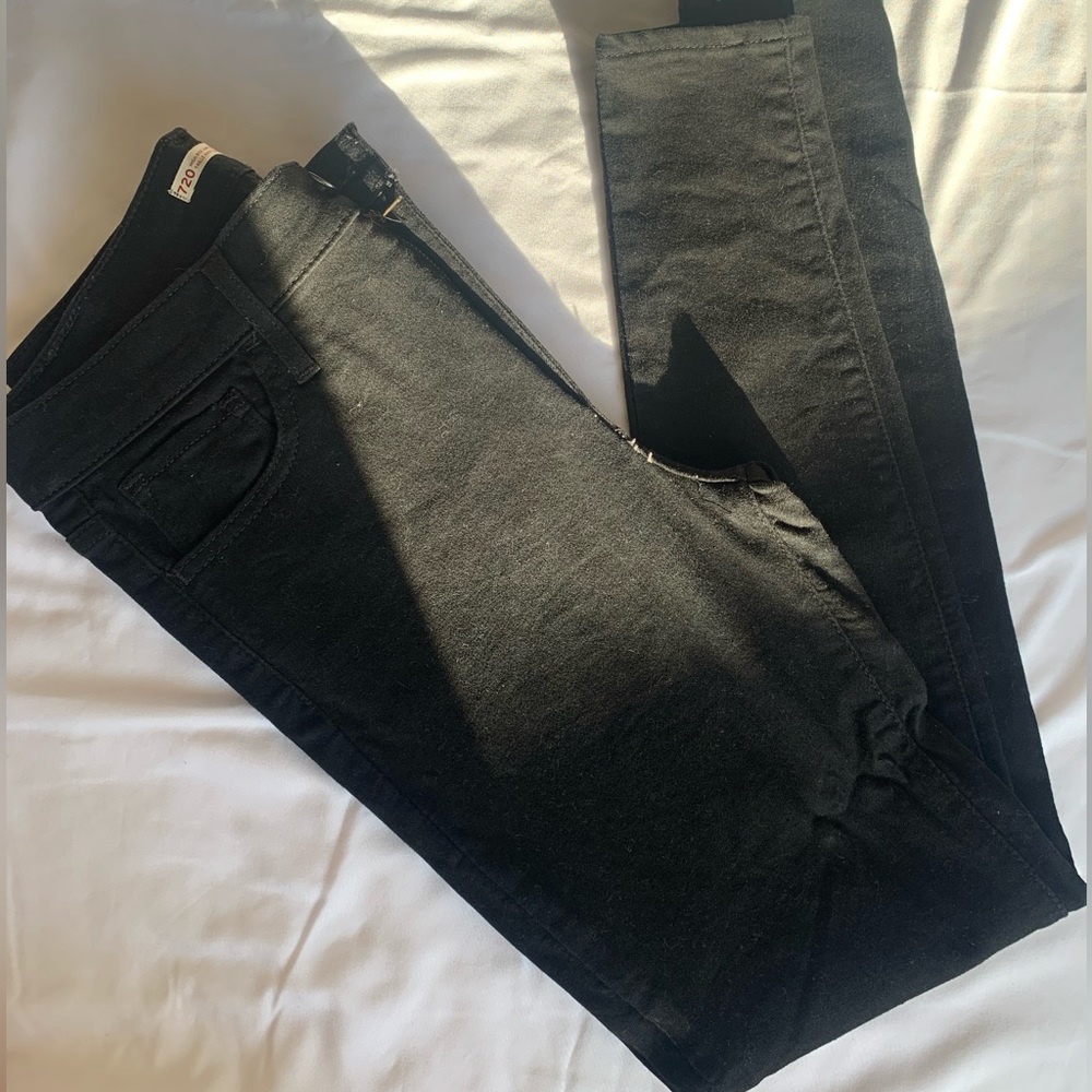 Black “720 Levi skinny Jeans” size 39